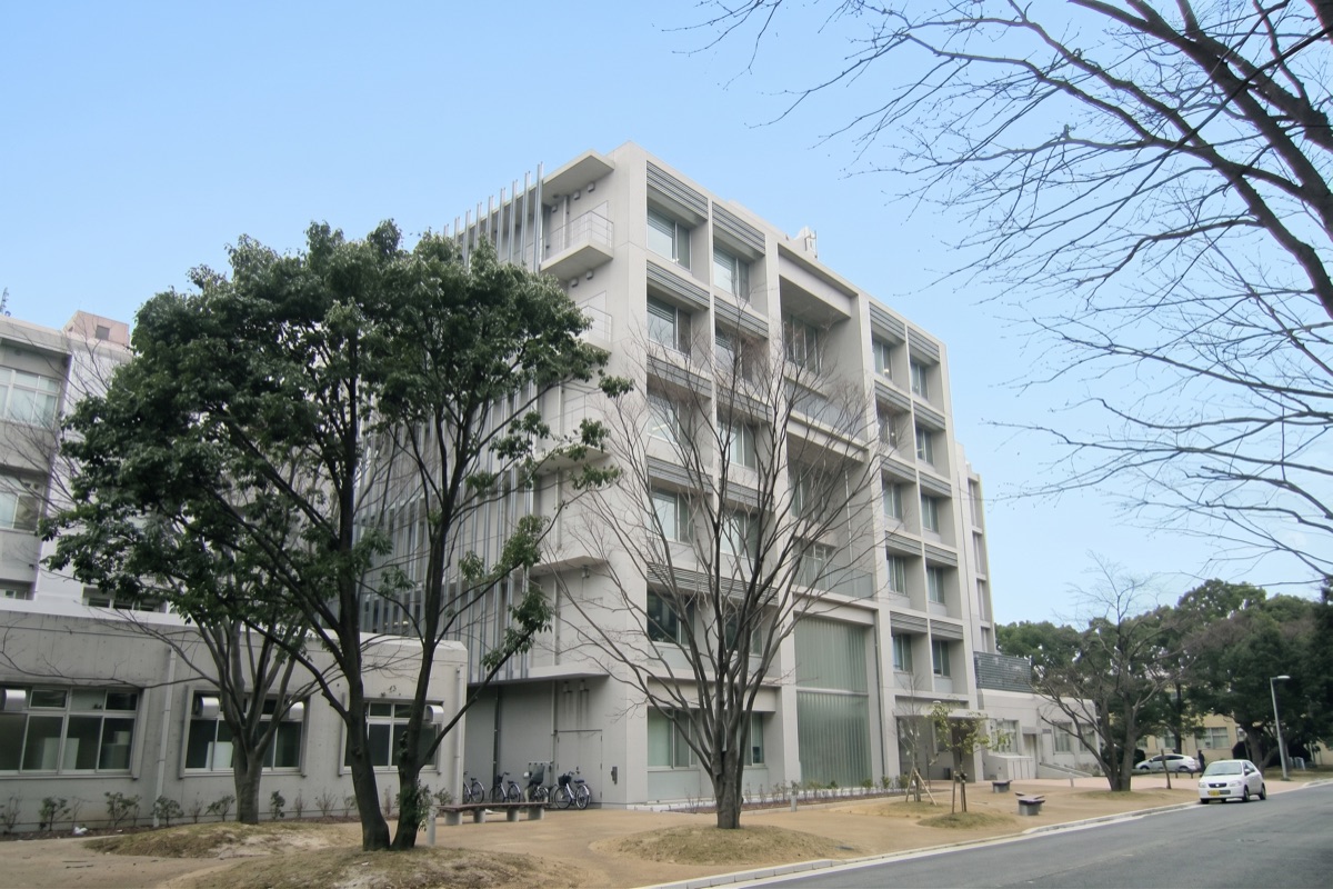 九州工業大学（戸畑）マテリアル総合教育研究棟 2