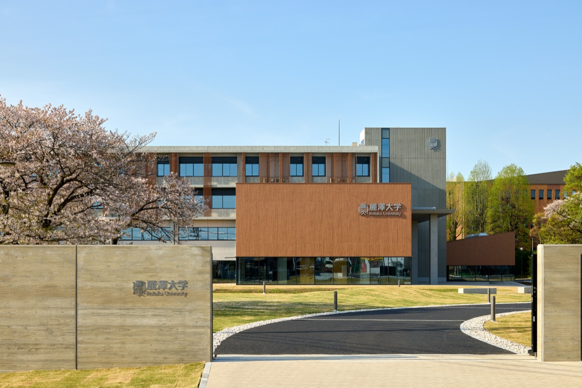 麗澤大学　校舎さつき